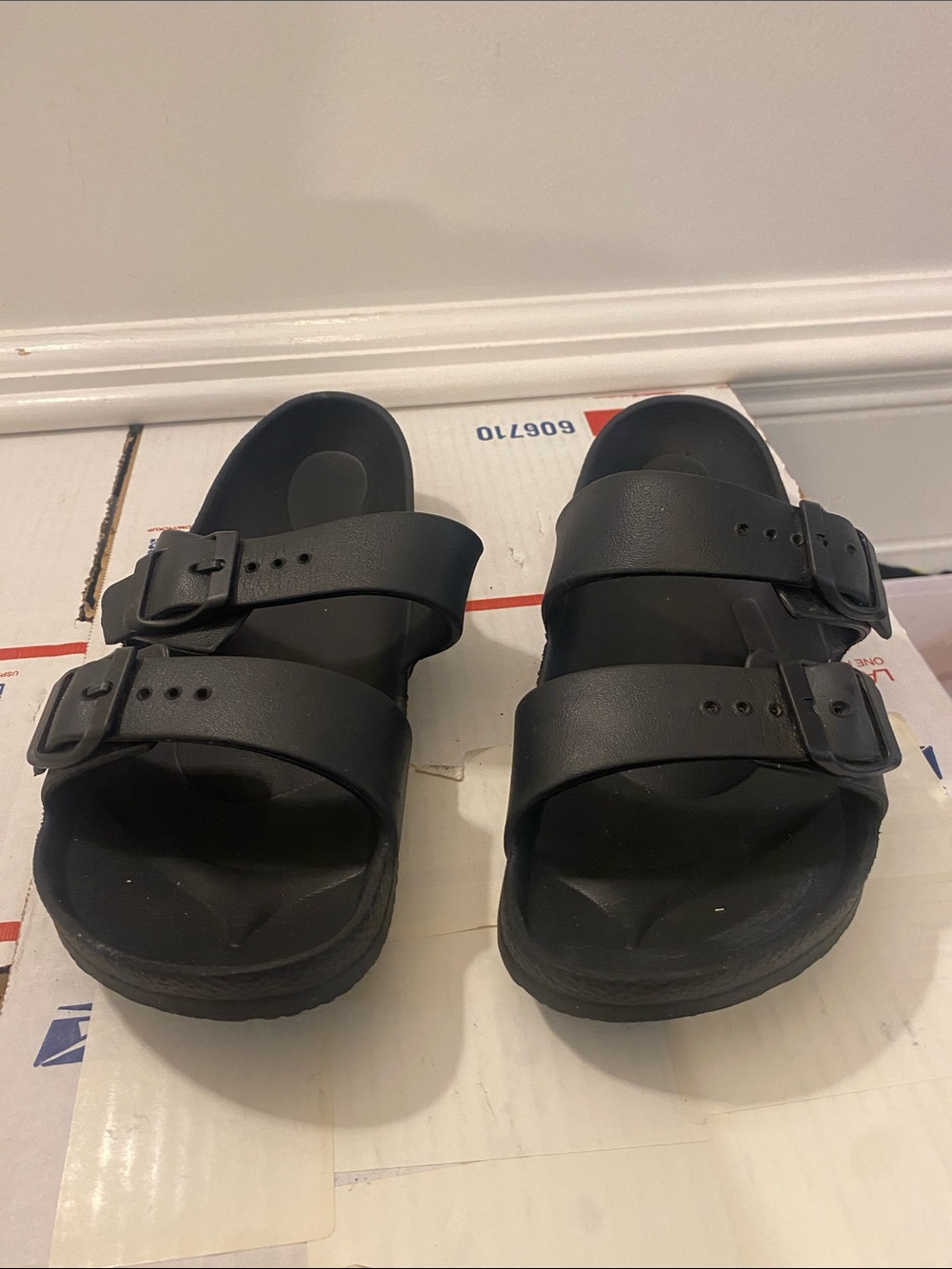 Size 8 Sandals good condition